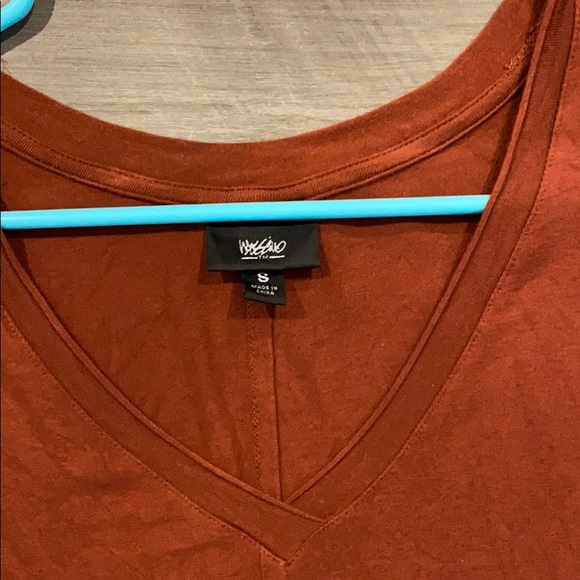 Soft orange vneck - Picture 2 of 2